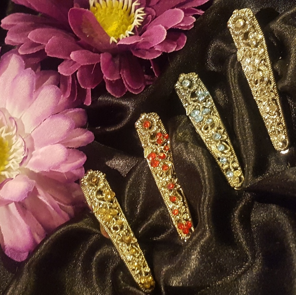 4 vintage hair accessories